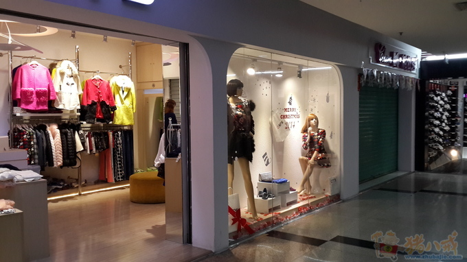 <em>时尚</em>简约黑白风<em>潮流女装店</em>装修 60平方 - 店铺