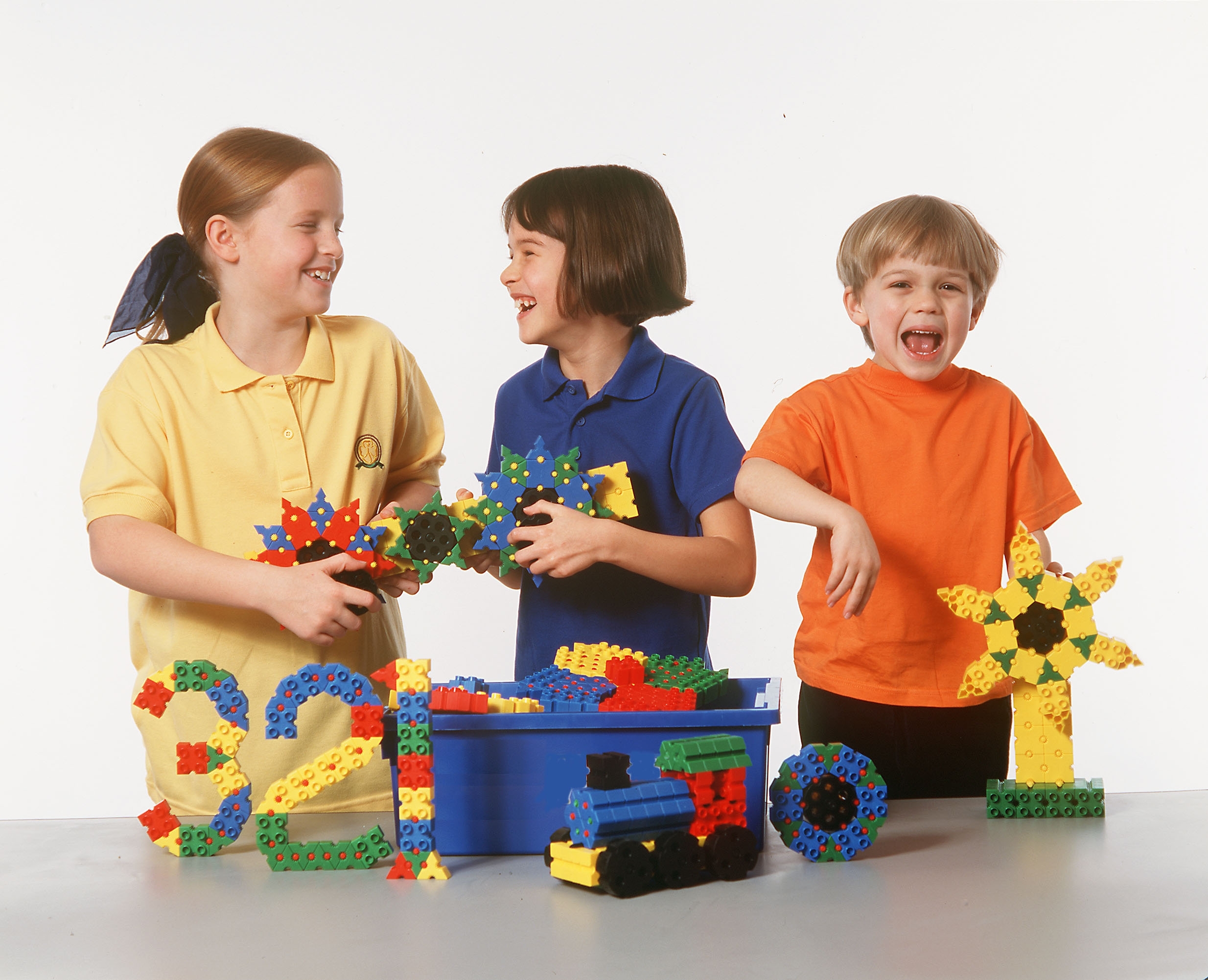 英国的dorphun创意构建积木——国际儿童思维馆的海报设计