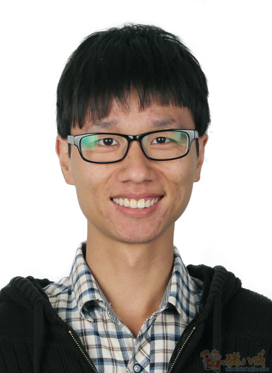 让这两张不同人的一寸照片合成一人 要逼真